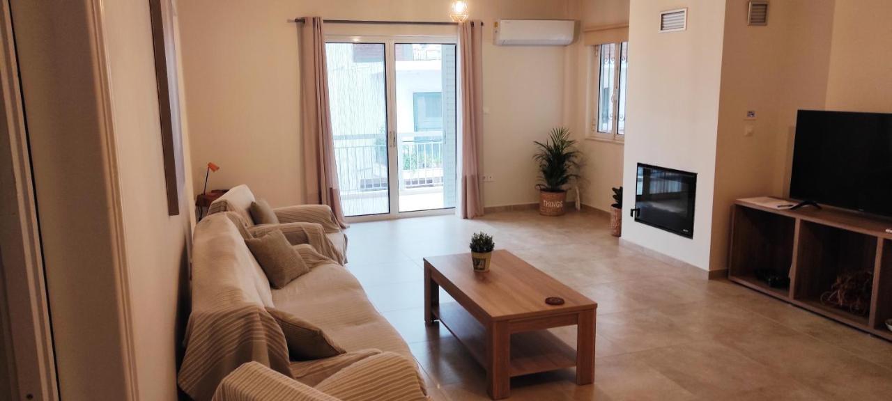 Comfortable Apartment Close To The Airport Spáta Exterior foto