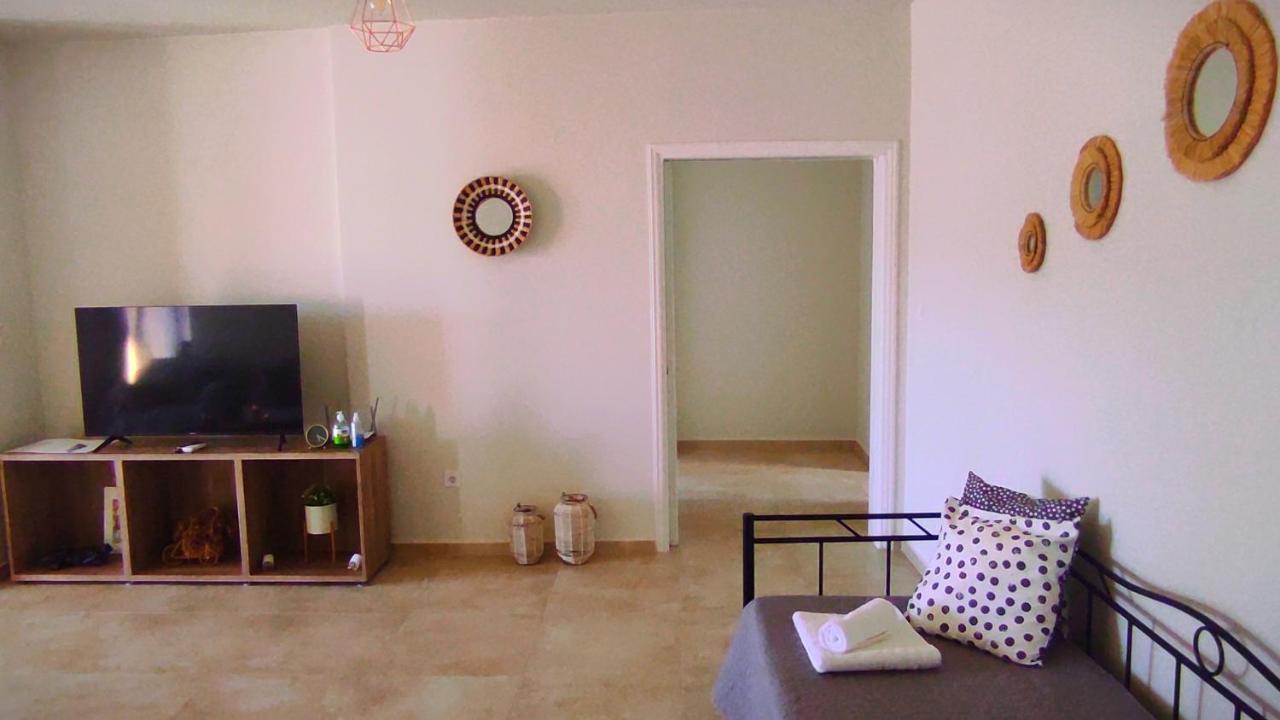 Comfortable Apartment Close To The Airport Spáta Exterior foto