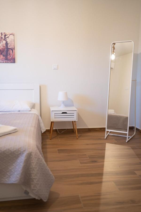 Comfortable Apartment Close To The Airport Spáta Exterior foto