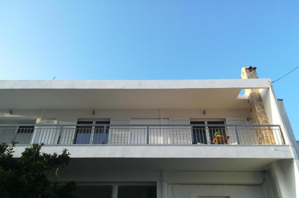 Comfortable Apartment Close To The Airport Spáta Exterior foto