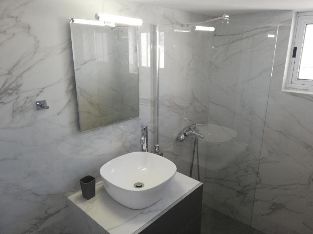 Comfortable Apartment Close To The Airport Spáta Exterior foto