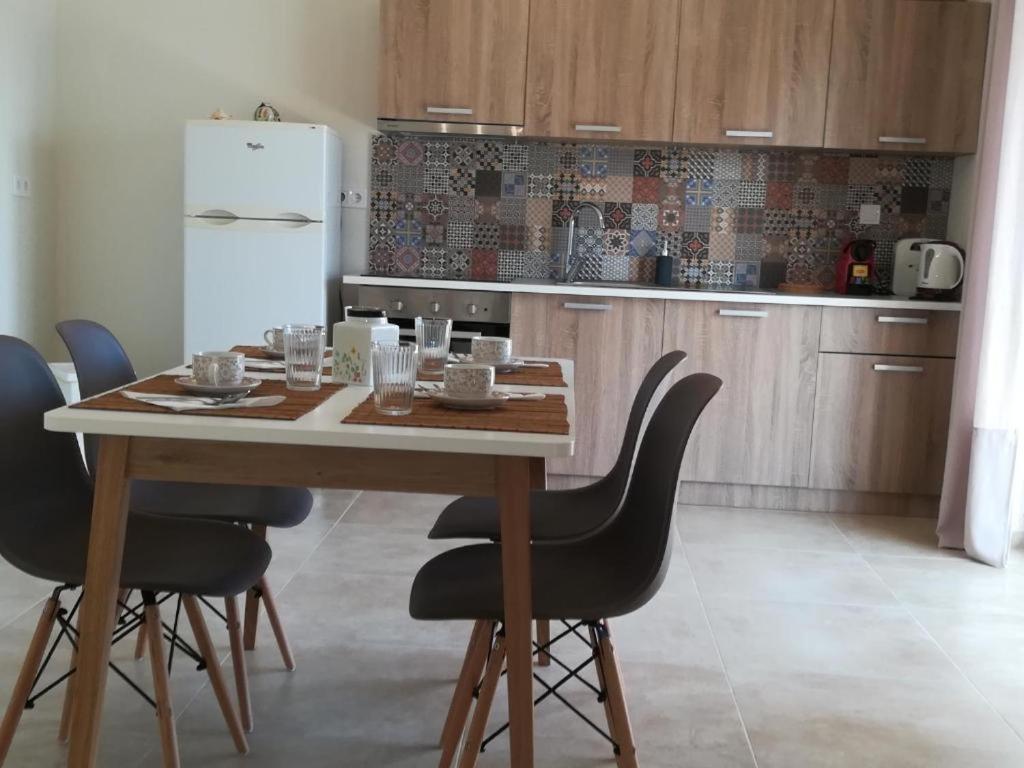 Comfortable Apartment Close To The Airport Spáta Exterior foto