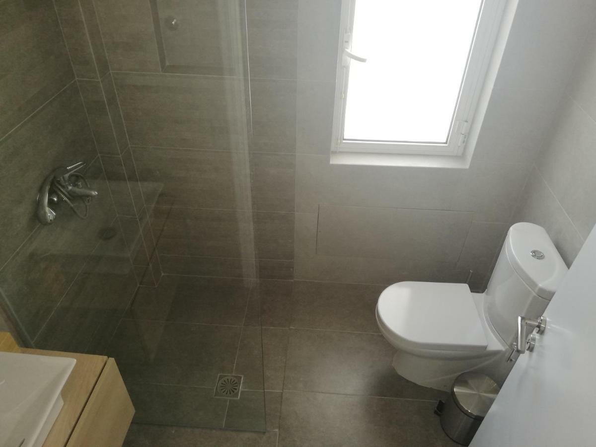 Comfortable Apartment Close To The Airport Spáta Exterior foto